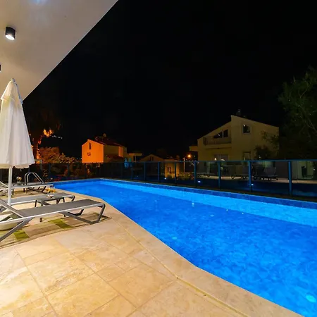Muhil * Kaş